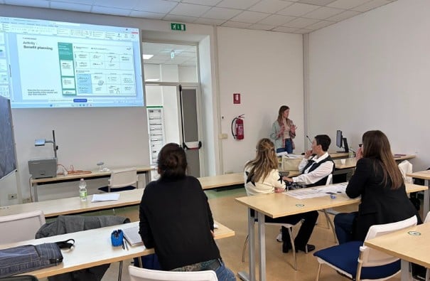En person som holder en presentasjon