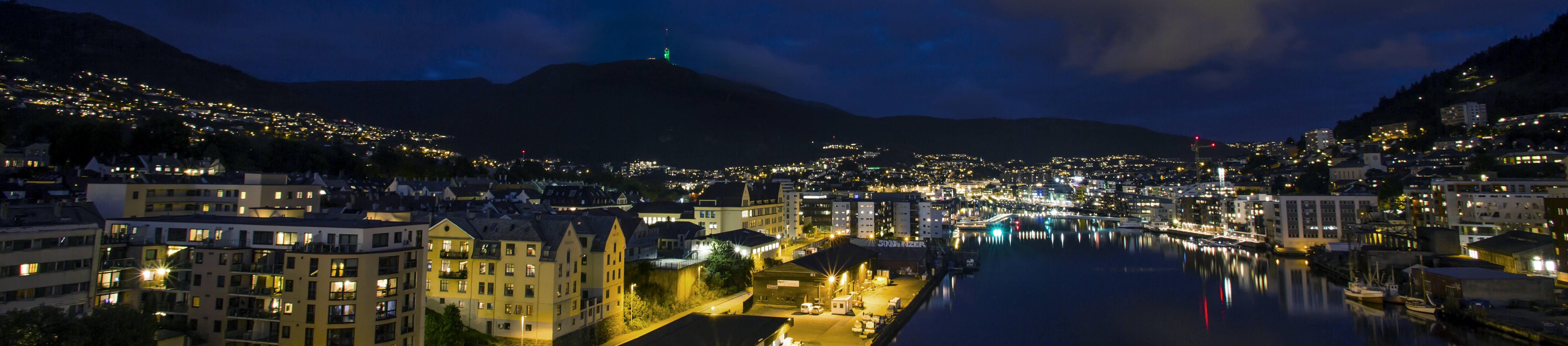 Kveldsutsikt over Bergen mot Ulriken