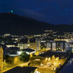 Utsikt mot Ulriken og Bergen by sett fra Puddefjordsbroen. Foto