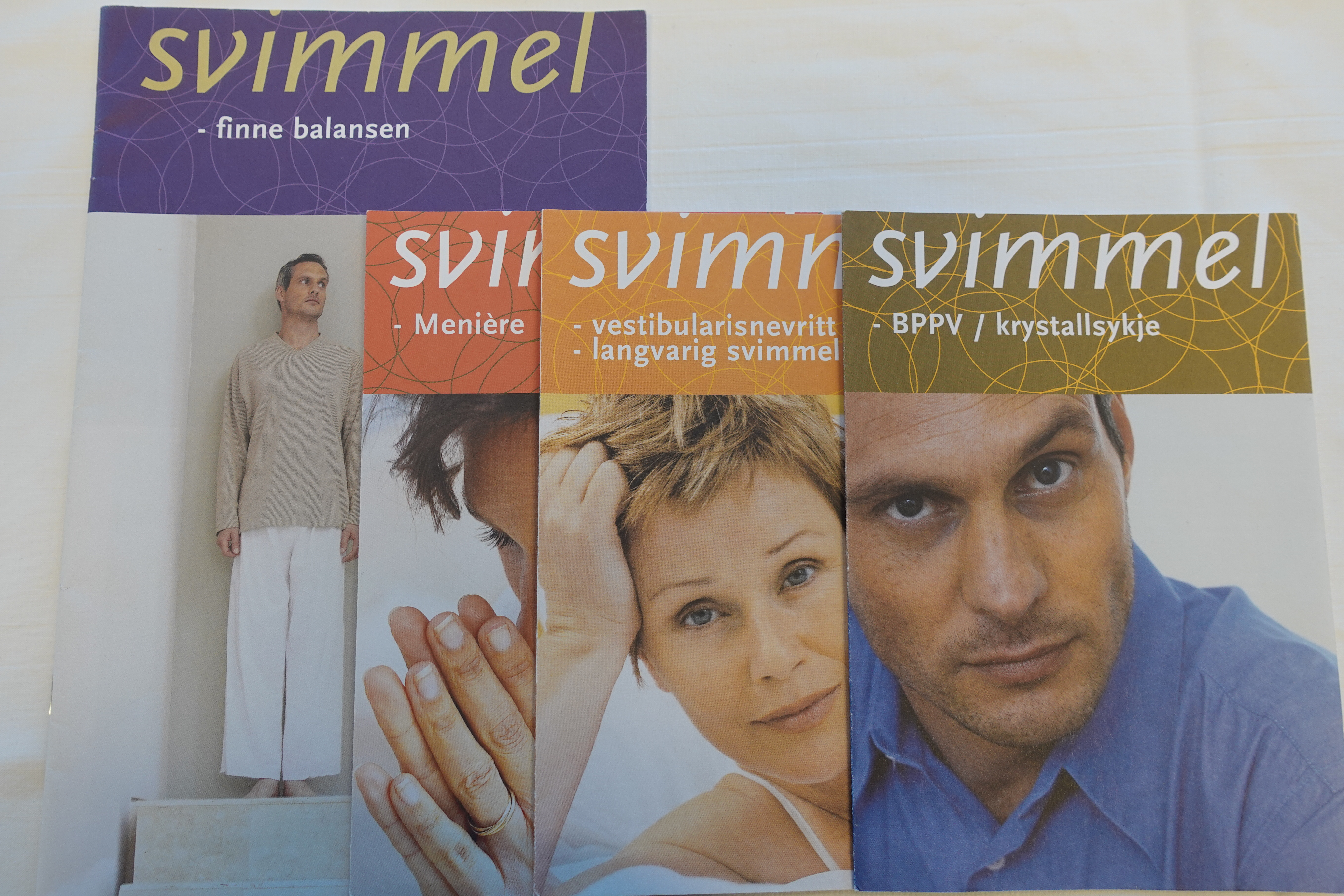 Bunke med ulike svimmel-brosjyrer