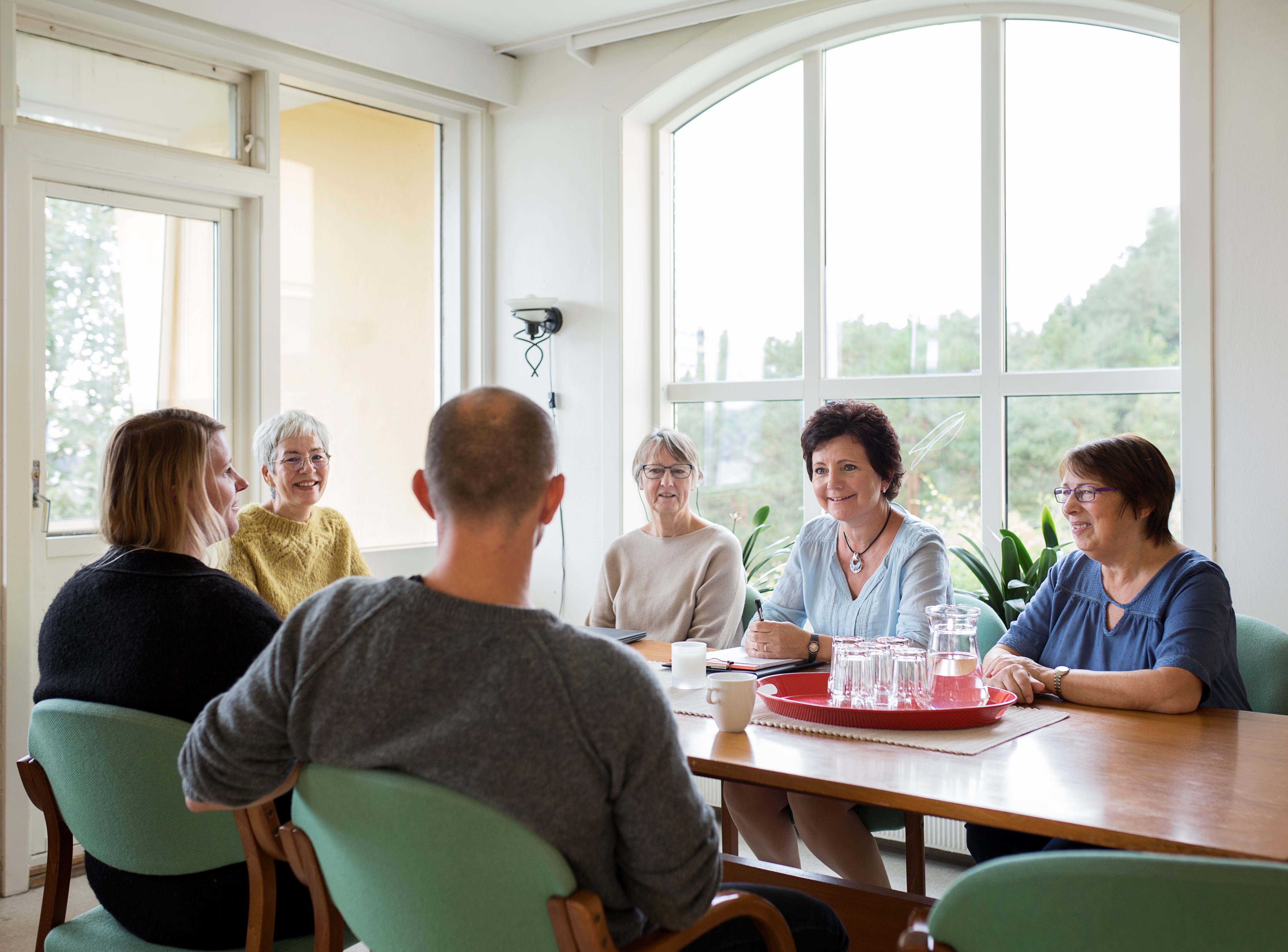 tverrfaglig team i møterom