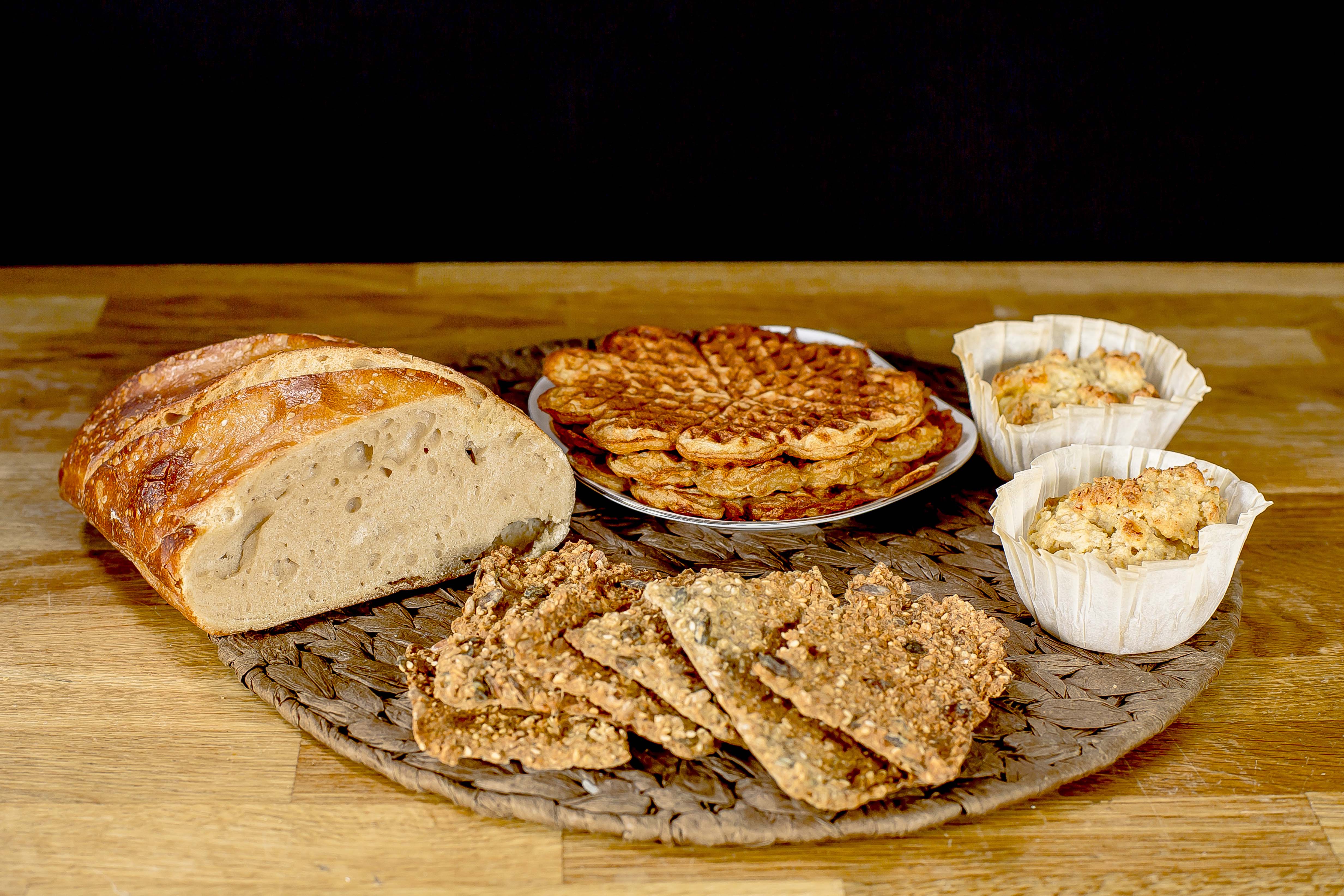 En gruppe brød med smør