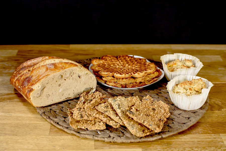 En gruppe brød med smør