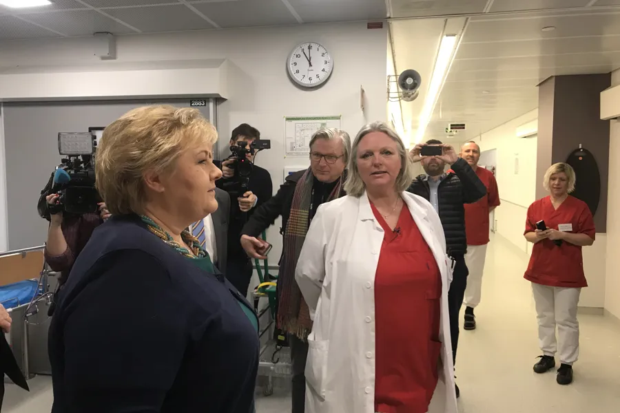 Erna Solberg og Anne Taule. Foto