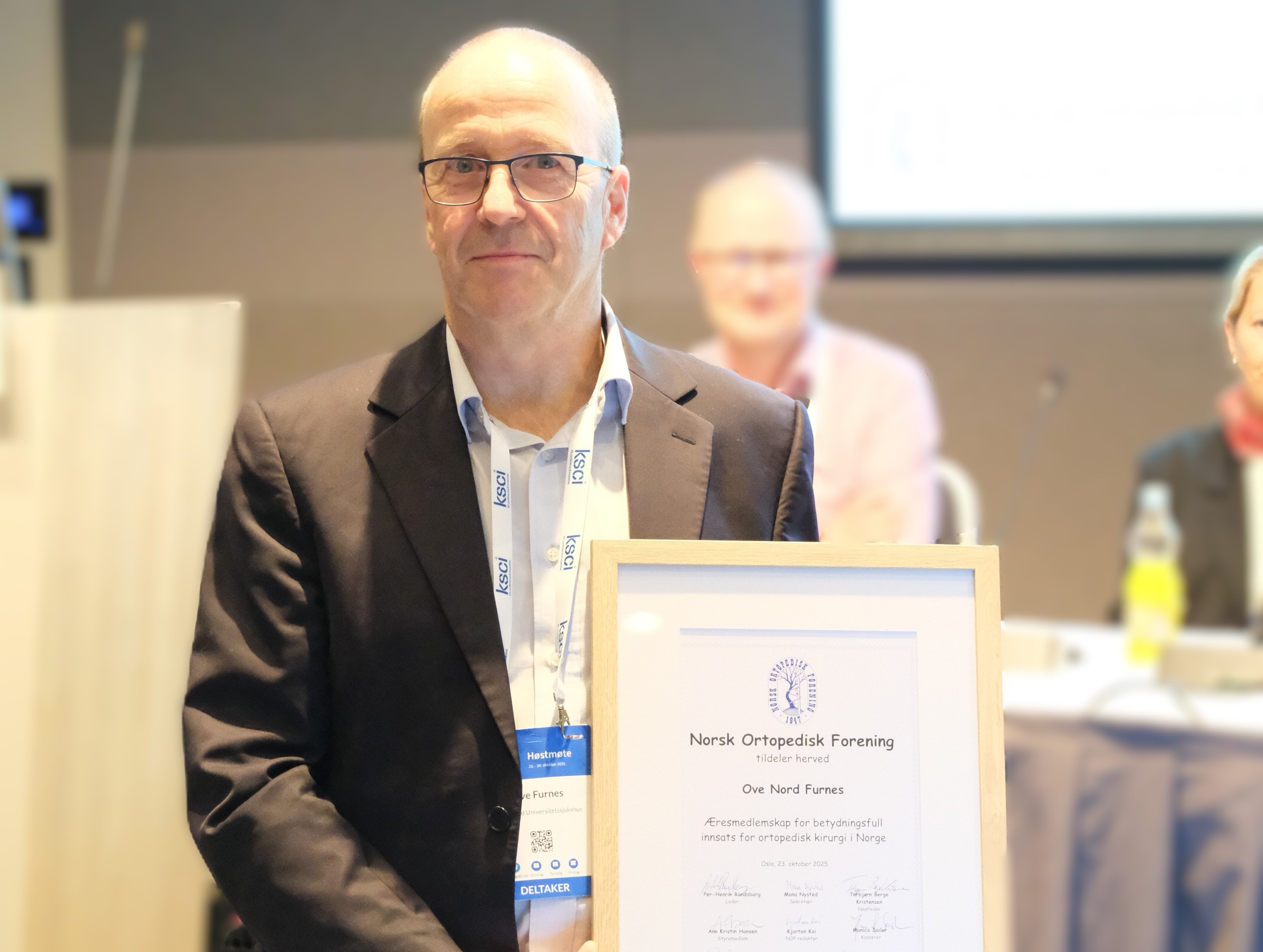 Ove Furnes med diplom