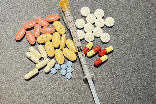 Diverse piller og sprøyte
