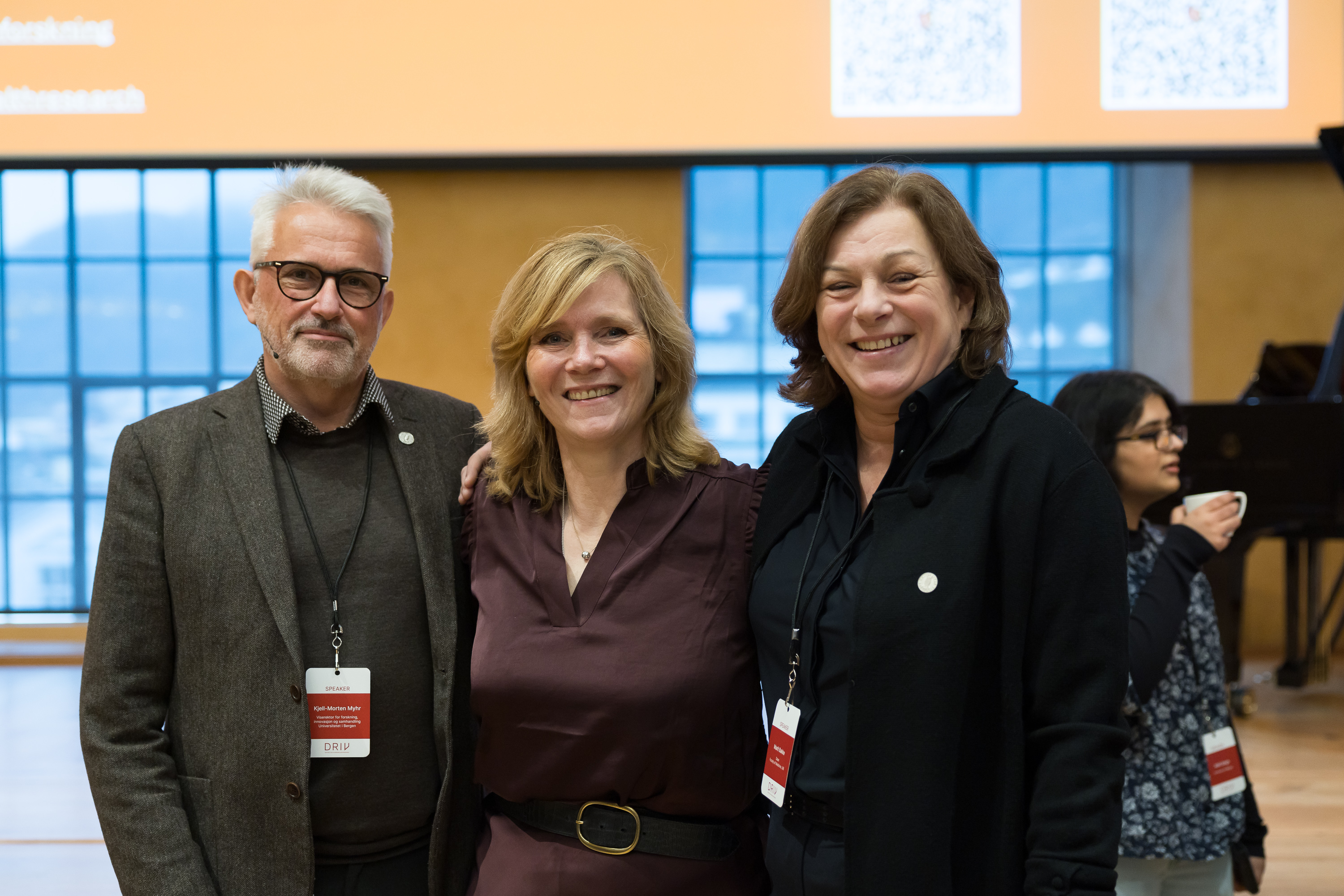 En gruppe mennesker som poserer for et bilde