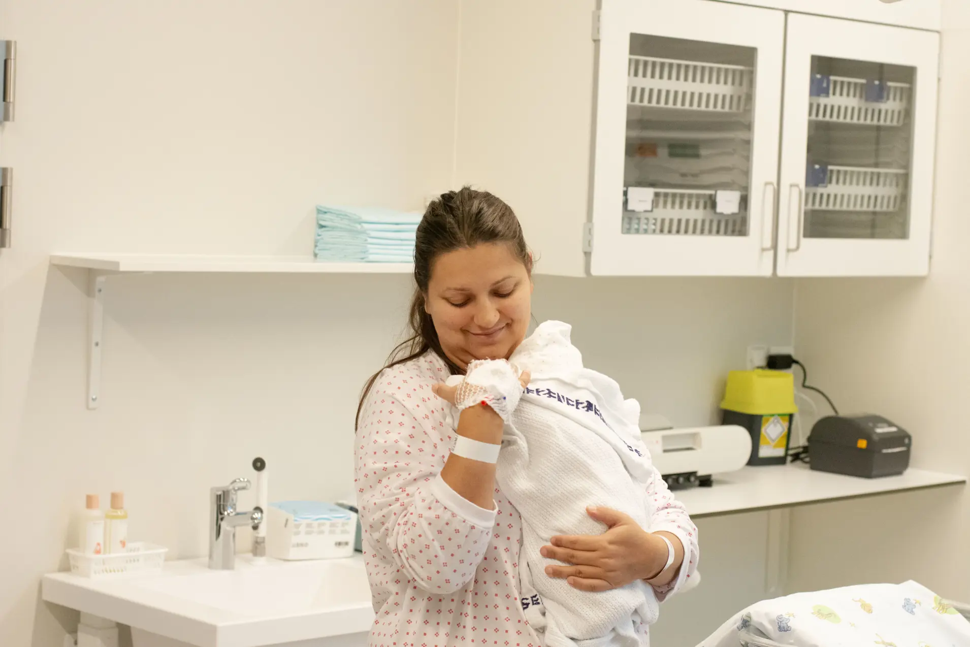 Mor med nyfødd baby.