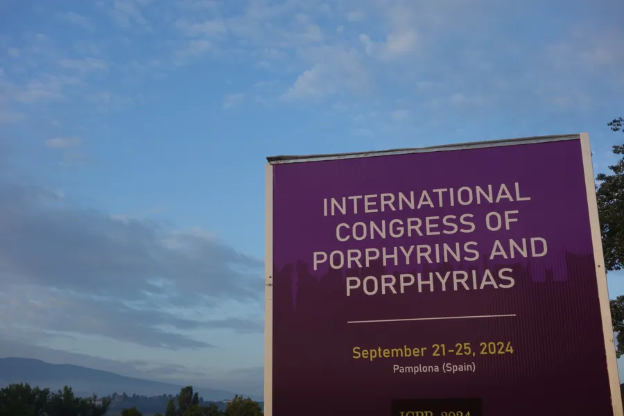 Et skilt med en melding