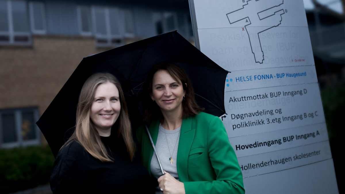 Ester Marie Stornes Espeset, prosjektleder og psykologspesialist, og Ingrid Øritsland Våge, innovasjonsrådgiver i Helse Fonna