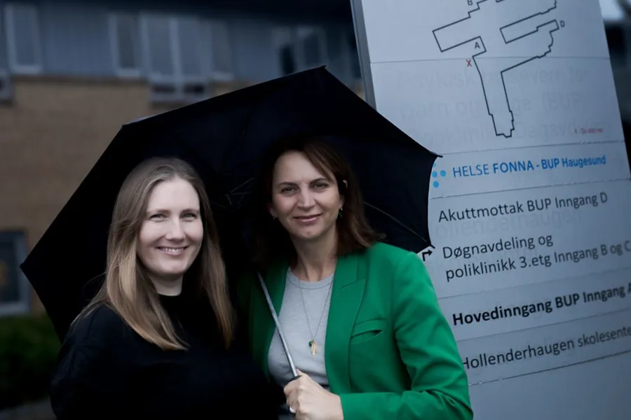 Ester Marie Stornes Espeset, prosjektleder og psykologspesialist, og Ingrid Øritsland Våge, innovasjonsrådgiver i Helse Fonna