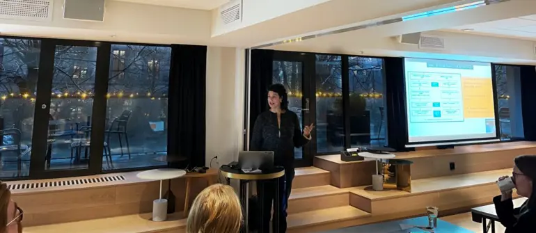 En person som holder en presentasjon