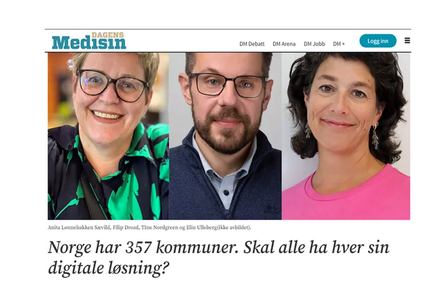 En gruppe mennesker som smiler