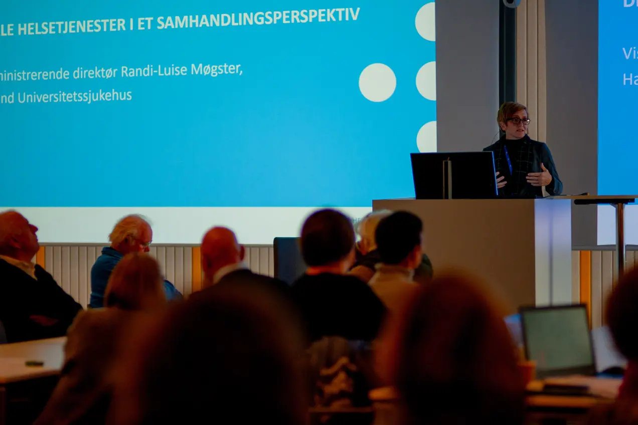 En person som holder en presentasjon