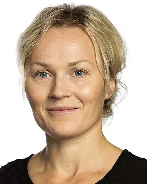 En kvinne med blondt hår